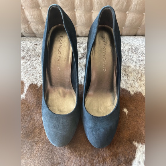 Franco Sarto size 8 navy blue heels - Picture 1 of 5